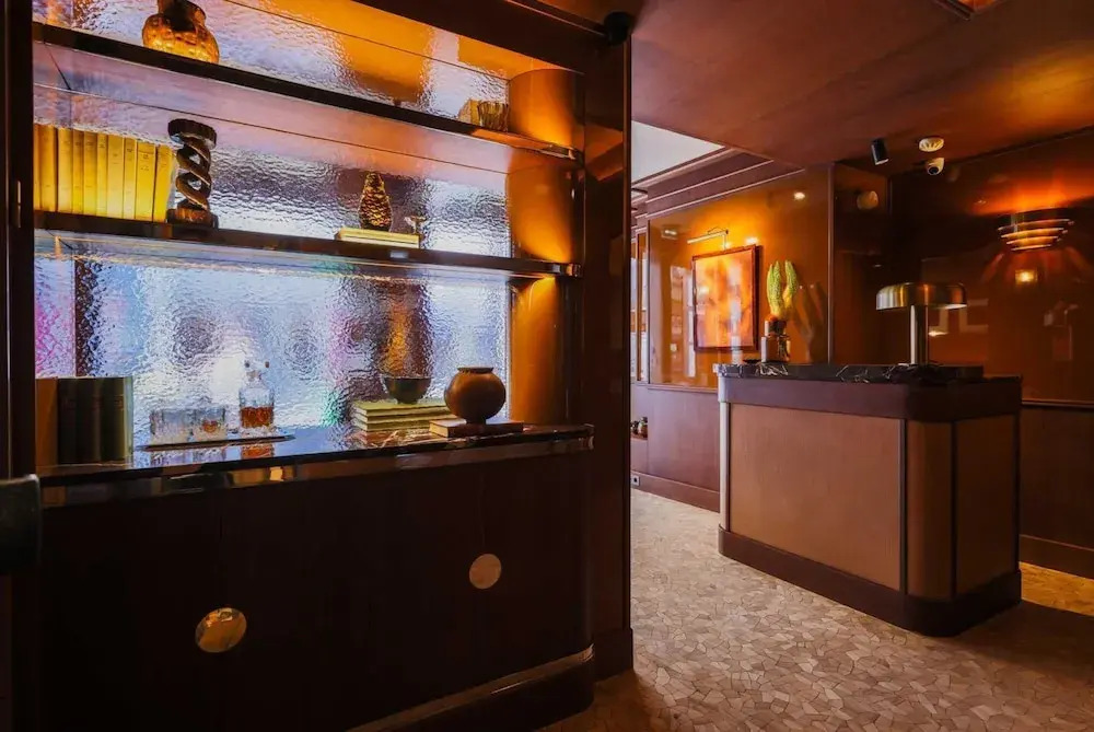 Confidential Suite 6, a Stone's Throw From the Louvre