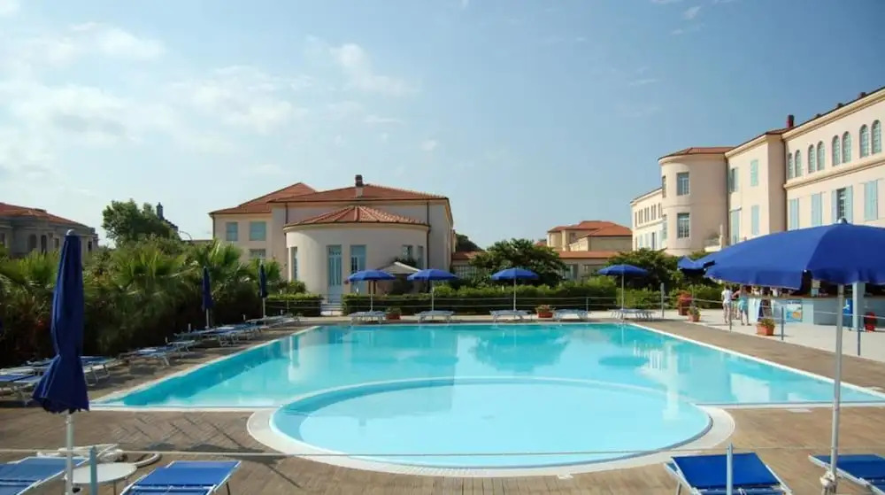 Apartment With one Bedroom in Calambrone, With Wonderful sea View, Shared Pool, Enclosed Garden - Near the Beach