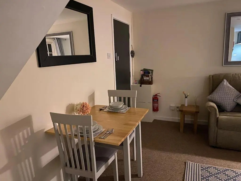 Apartment - Sleeps 2 - Pet Friendly - Parking