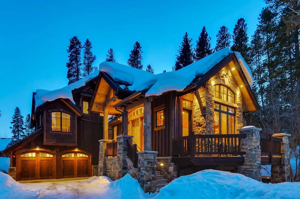 Bear Tracks Lodge