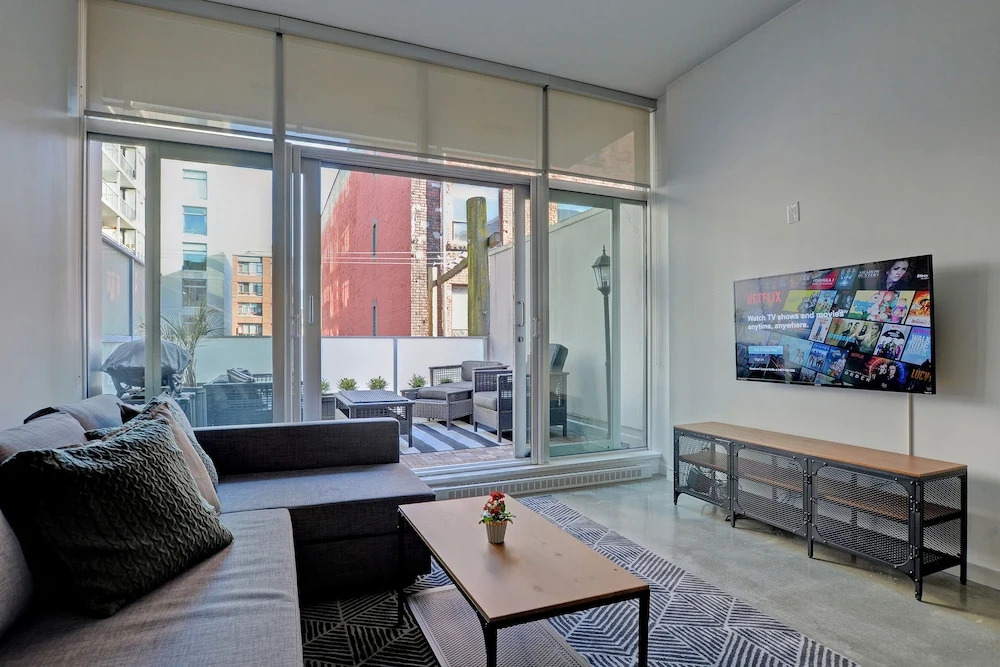 Noel Suites-Gastown