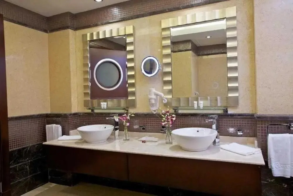 Dancenter Luxe Corniche Hotel Formerly Concorde Hotel
