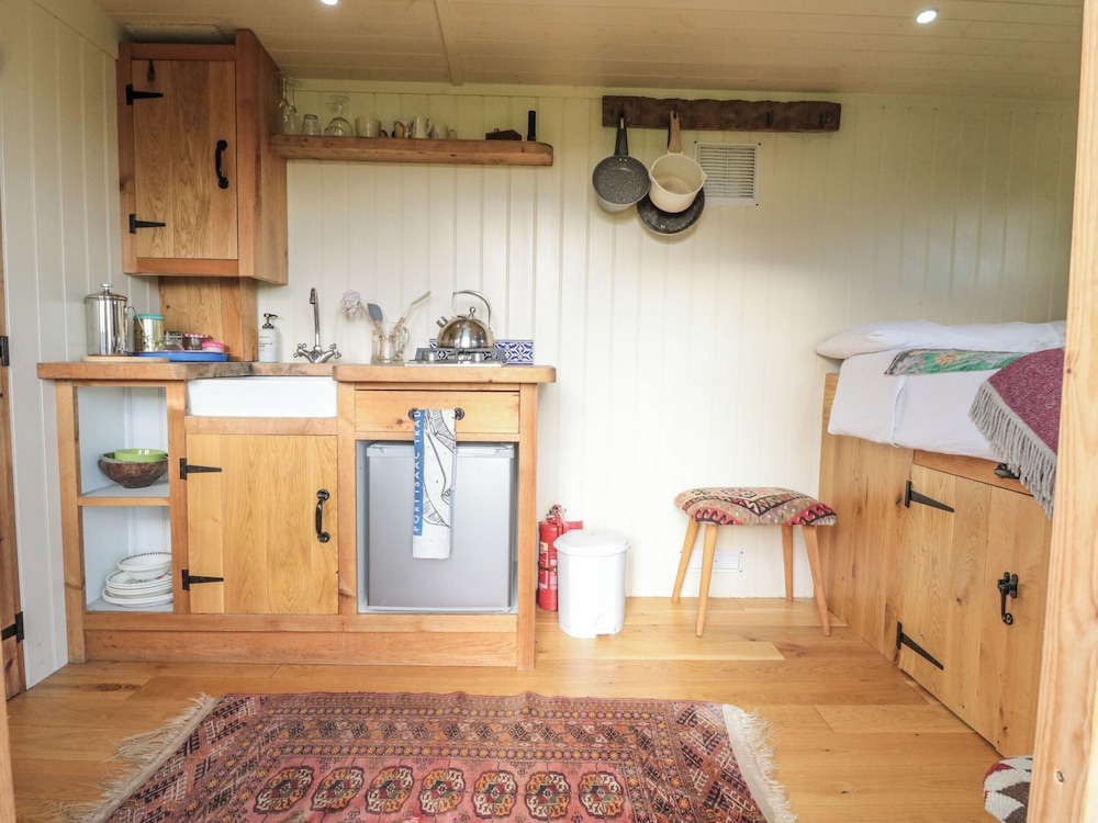 Honeysuckle Hut, Potto Grange Farm