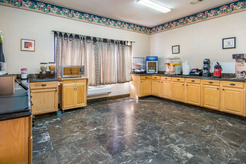 Econo Lodge Inn & Suites Sweetwater I-20