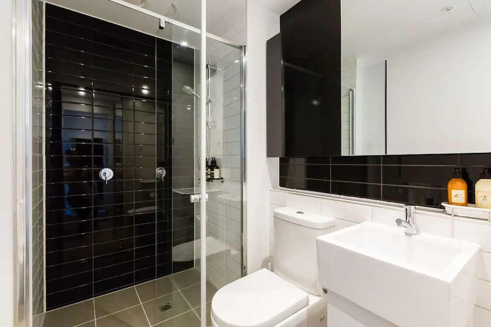 SANTERI, 2BDR Melbourne Apartment