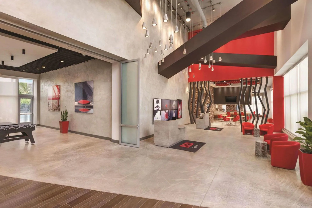 Kompose Boutique Miami Airport
