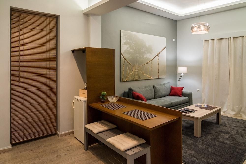 Beautiful Modern Aprt with 1BR in DT Athens