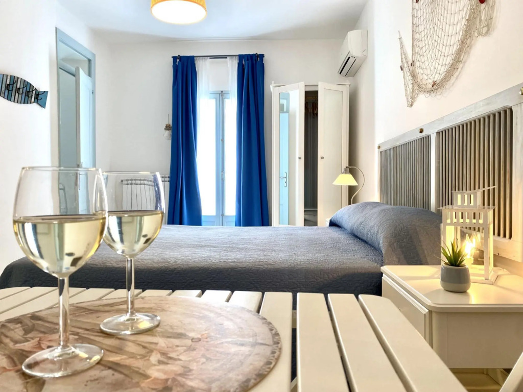 Tipical apartment, near the sea, ideals for couple of adults-Perla del Mare by Dimore Aria di Mare