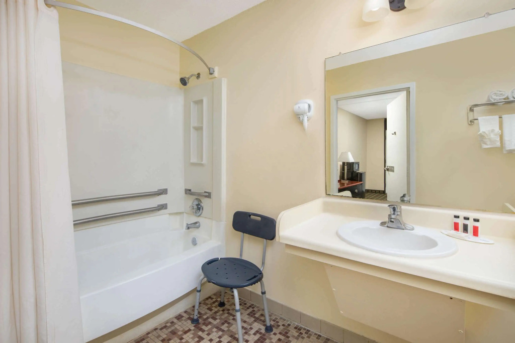 Travelodge by Wyndham Savannah Area/Richmond Hill