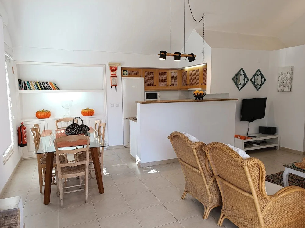 Villa 81 great spot Oura beach, Albufeira