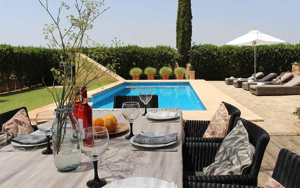 Lovely 4-Bed House close to Campos and beaches