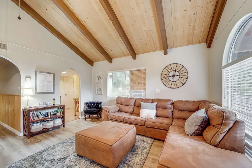 Near Fossil Creek & Trails: Scenic Pine Cabin!