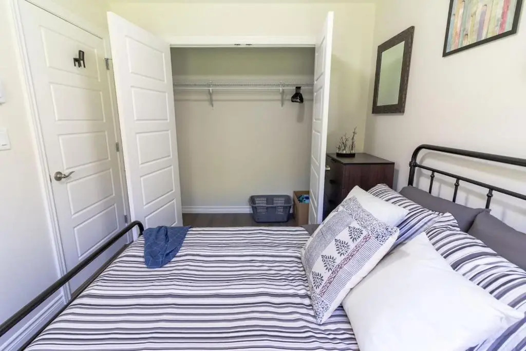 Gorgeous Condo Near UNB Hospital w Parking 202