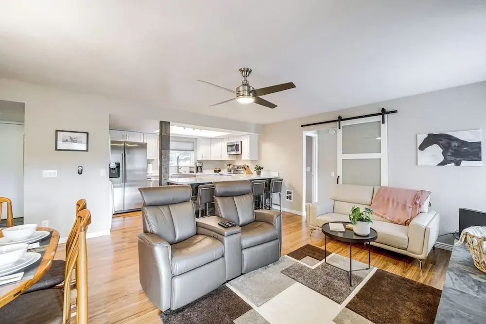 Deck & Golf Course Views: Munds Park Condo!