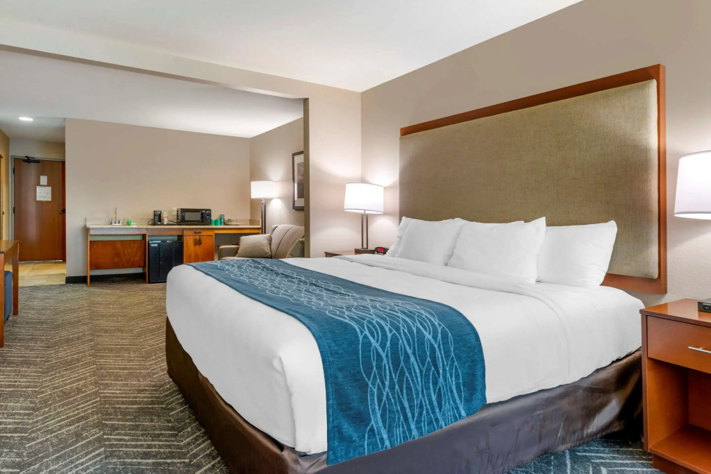 Comfort Inn & Suites Mountain Iron and Virginia