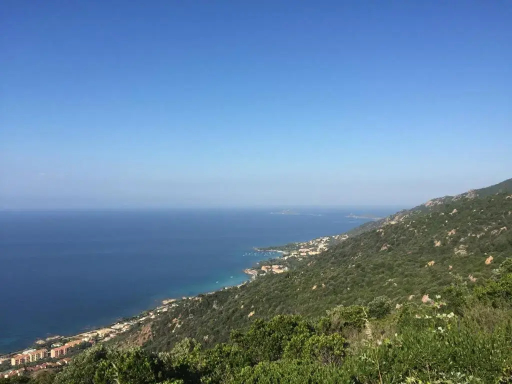 Ajaccio Magnifique T2 45m2 neuf 5 personnes Clim wifi stationnement gratuit centre ville plage à 300m