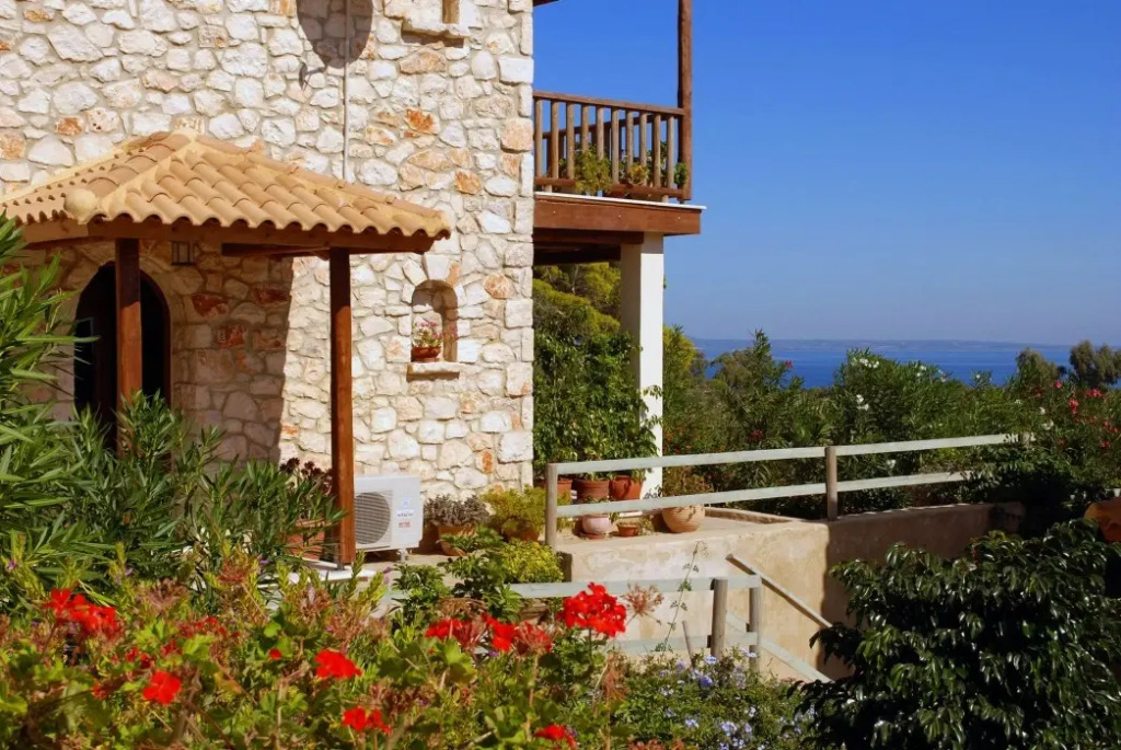 Myrties stone houses - Ta Petrina