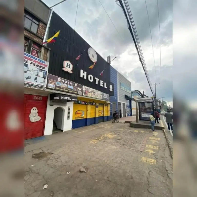 Hotel Punto 100