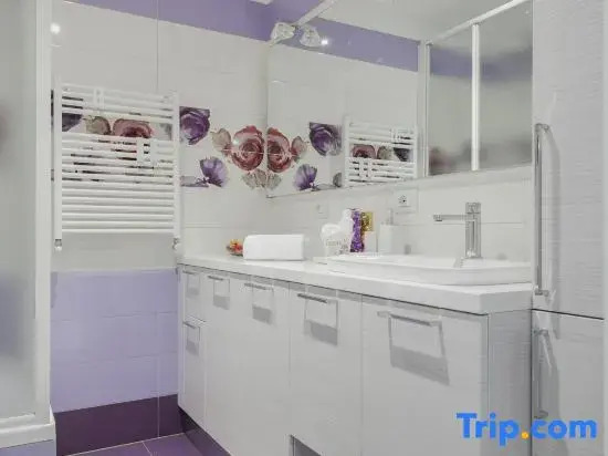 Top Clean Charming Apartment on the Darsena Navigli