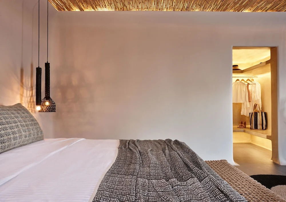 Incognito Beach Villa Santorini