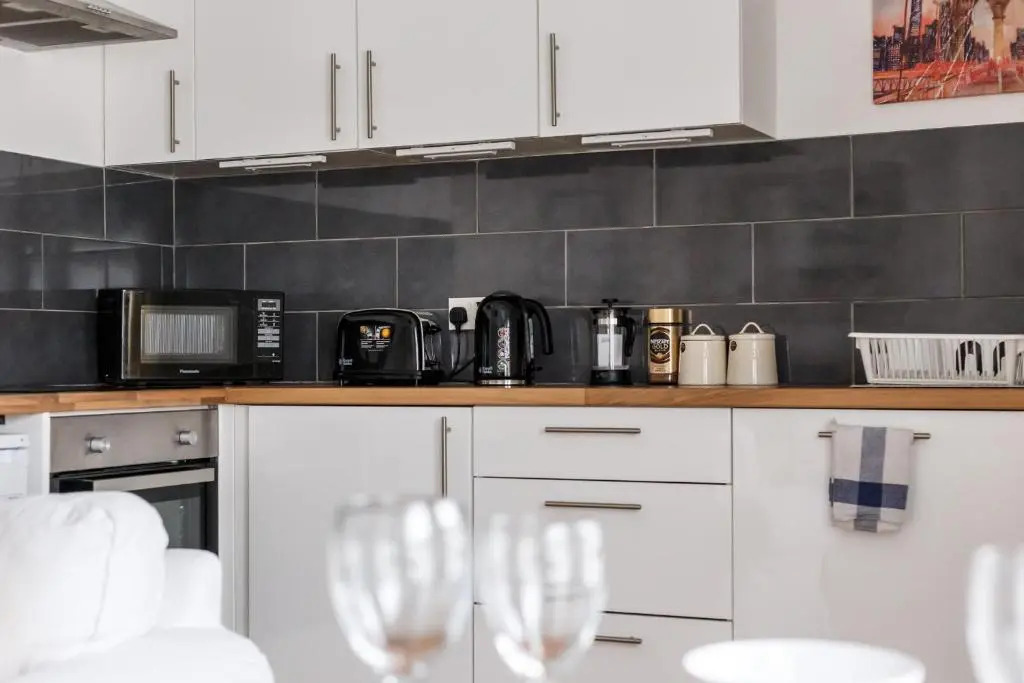 Charming, Well-Equipped Apt - 5 Minutes From Beach
