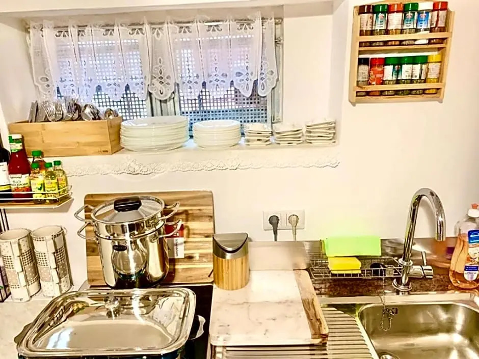 New Hostel Berlin Mitte FREE SNACK hot tea and coffee