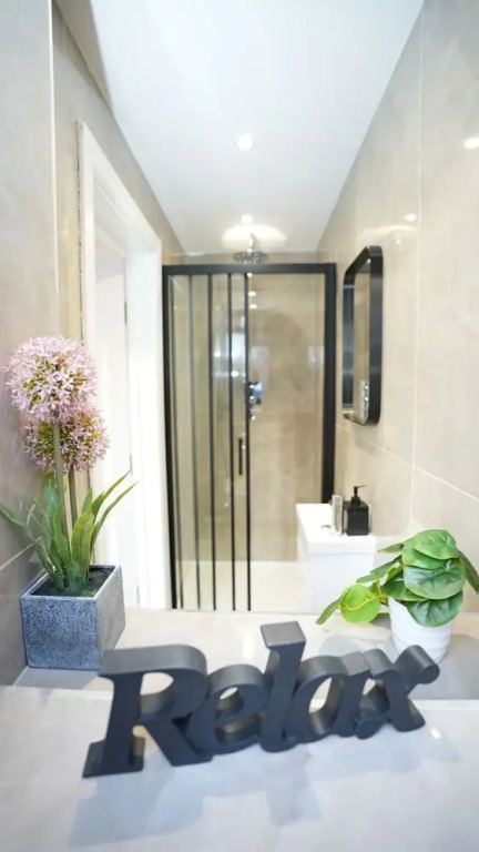 Charming London House - Sleeps 4 & Outdoor Space