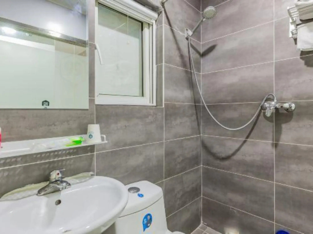 aimoHotel (Beijing Public Welfare Xiqiao Subway Station)