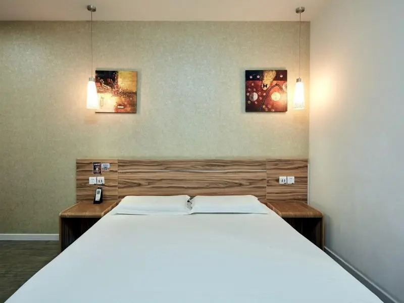 Shell Yantai Youth South Road Ludong University Hotel