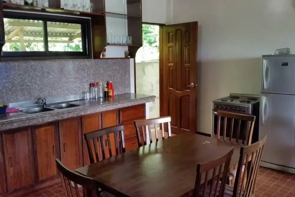 Whitehouse Travel inn Sm Tabinay