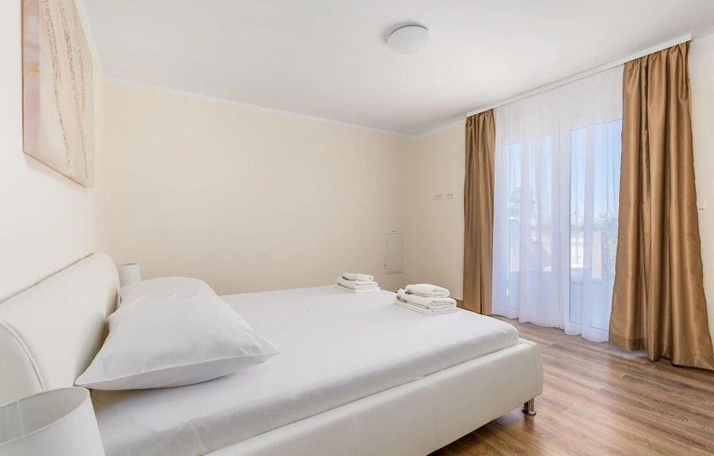 Nice Home in Mundanije With 4 Bedrooms, Wifi and Outdoor Swimming Pool