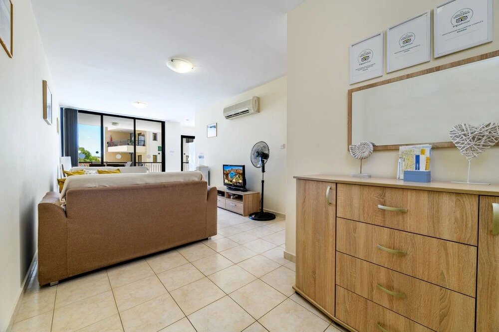 2 bed Apartment Overlooking Pool - Oroklini