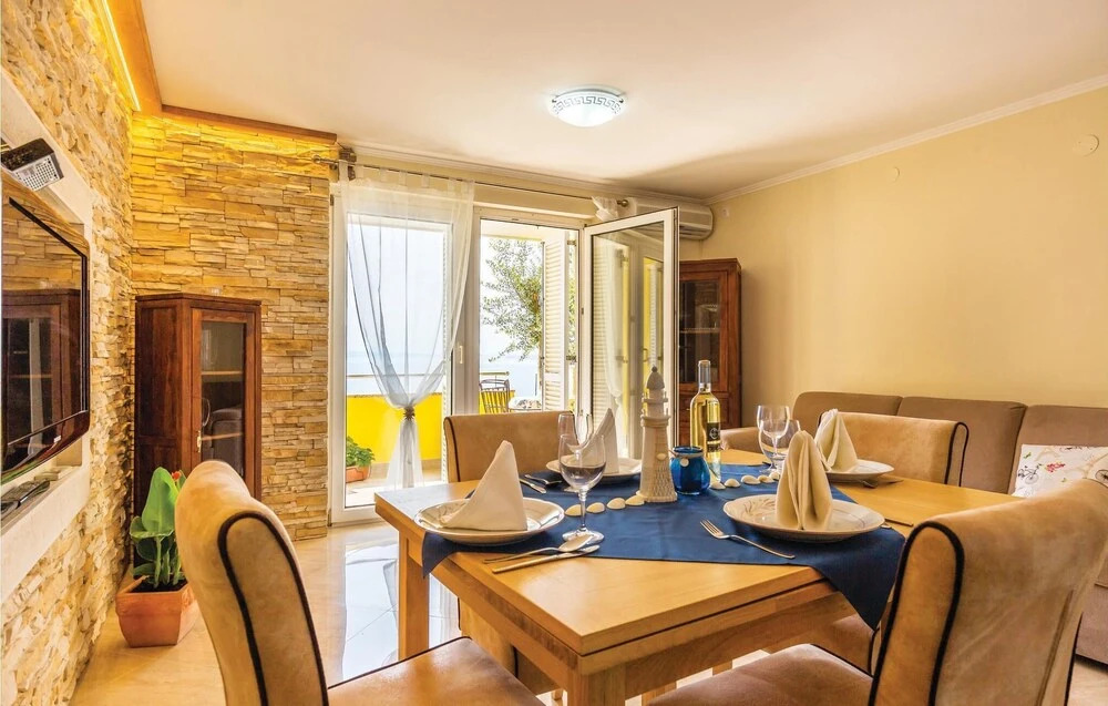Awesome Home in Klenovica With Wifi and 2 Bedrooms