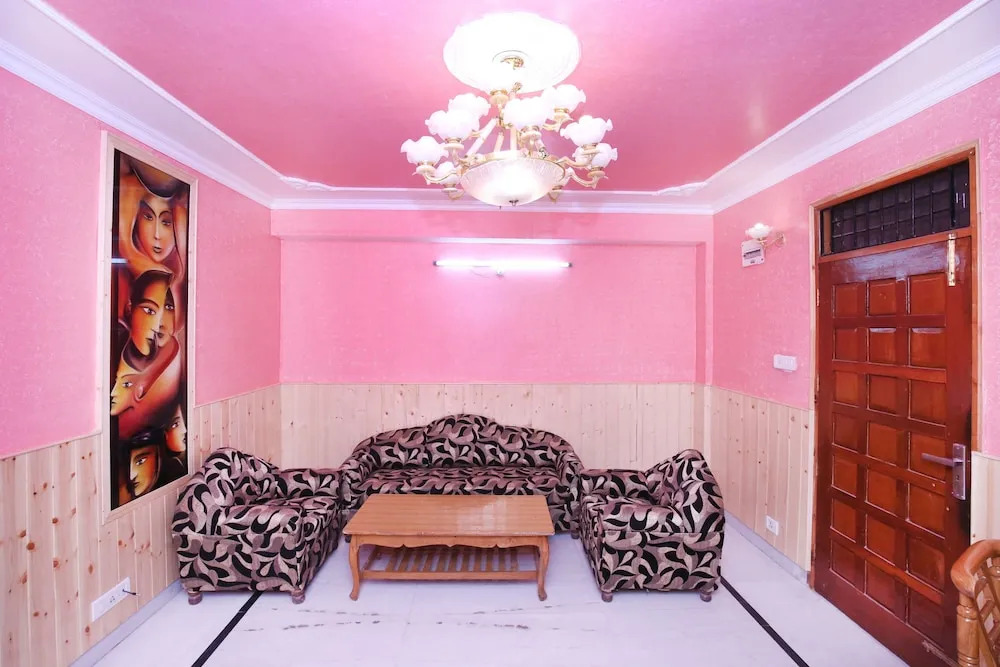 OYO 10411 Home Family Suite Panthaghati Shimla