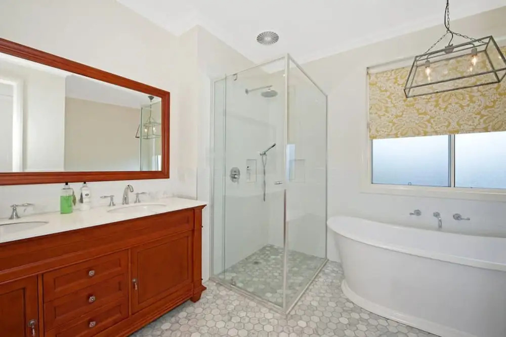Hampton on Apollo - Ocean Mountain View Creekside Retreat Pet Friendly Free EV Charger Fireplace Wood Supplied During Winter