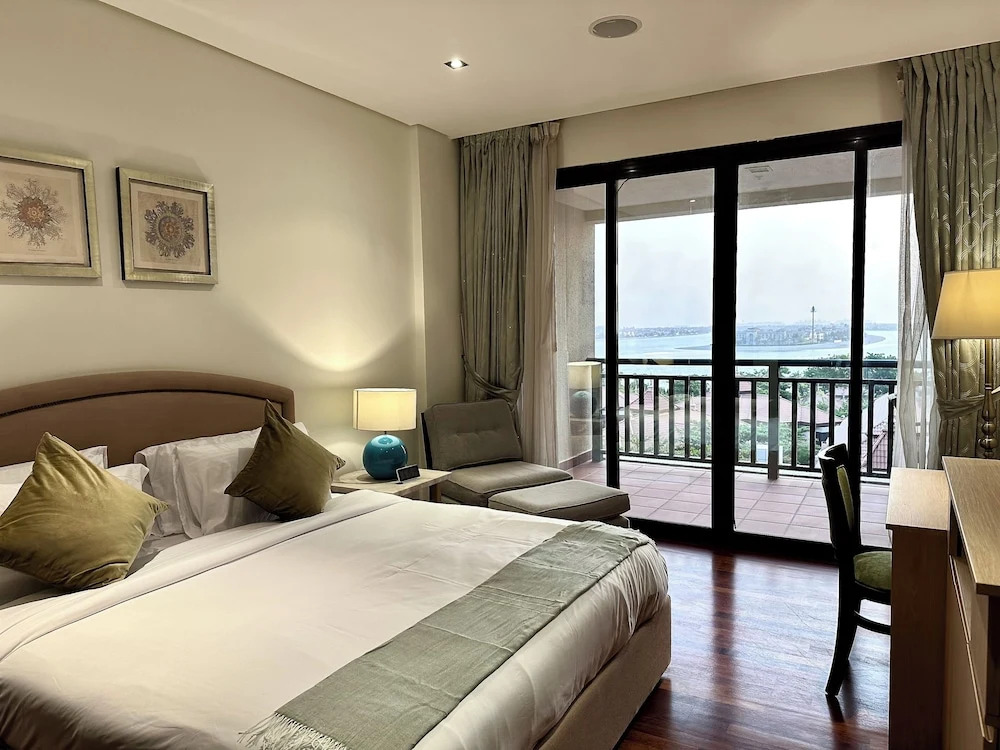 Lux BnB I Palm Jumeirah Resort I Palm Views