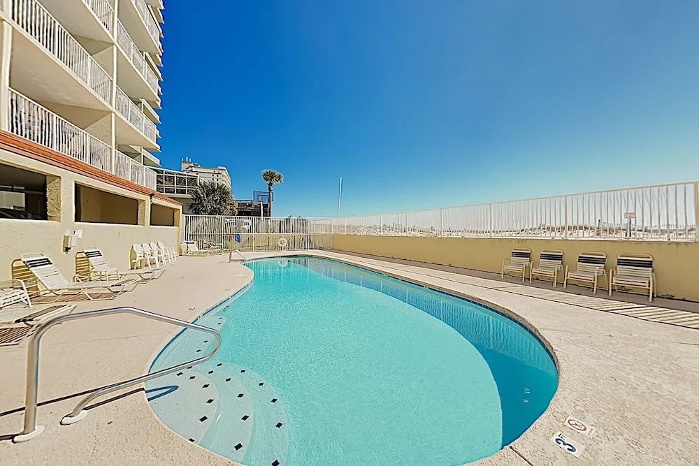 Dazzling Gulf-view W/ 2 Pools Walk To Pier 2 Bedroom Condo