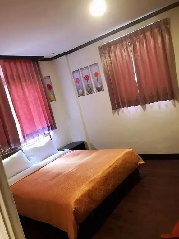 Holiday Business Hotel