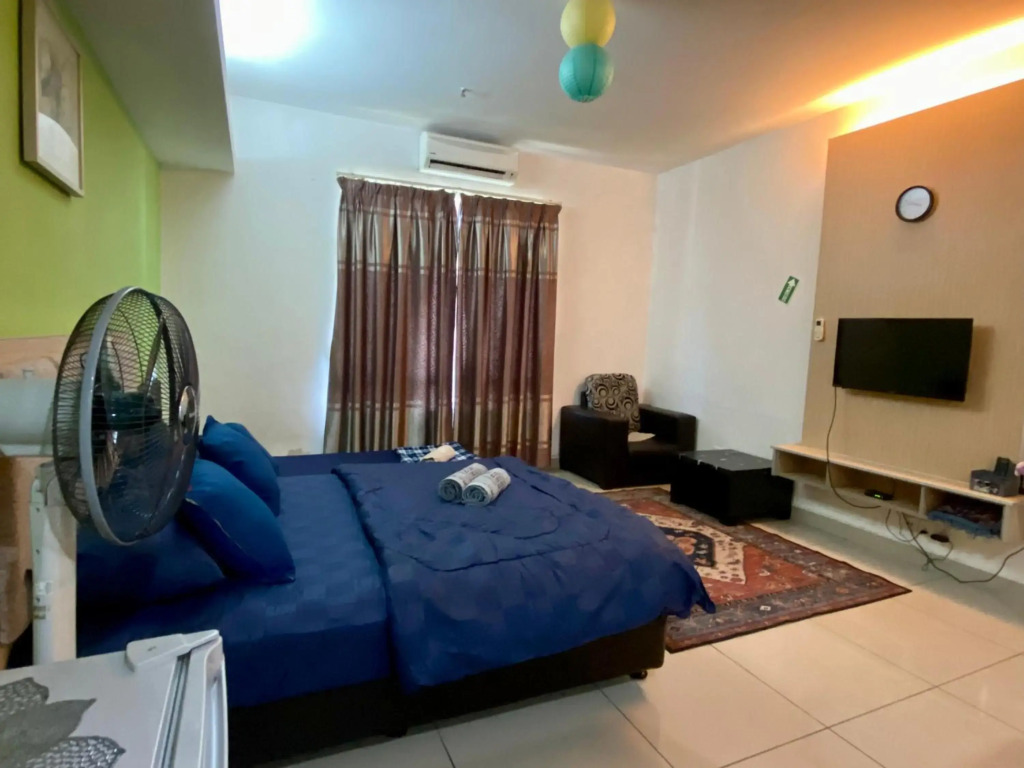 Private Studio Viana Court Service Apartment 2 with private parking