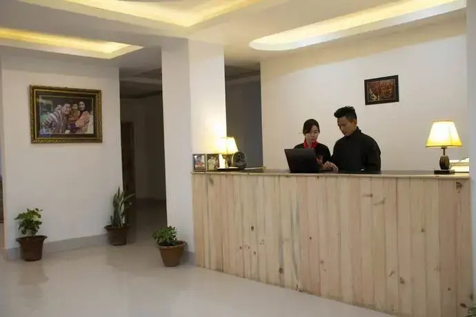 lhaki Hotel