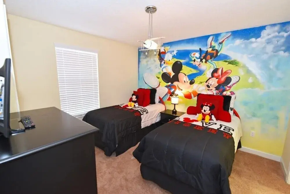 Champions Gate 6 Bed/6 Bath South Facing Pool 6 Bedroom Home