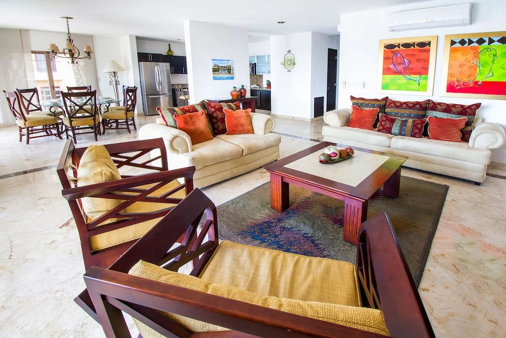 Corto Maltes 205 Ocean Front Condo 2bd 2 Bath