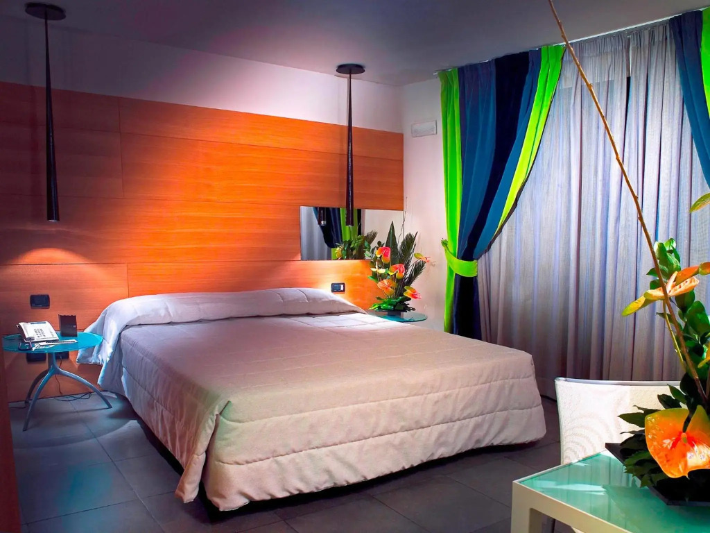 Hotel Zone