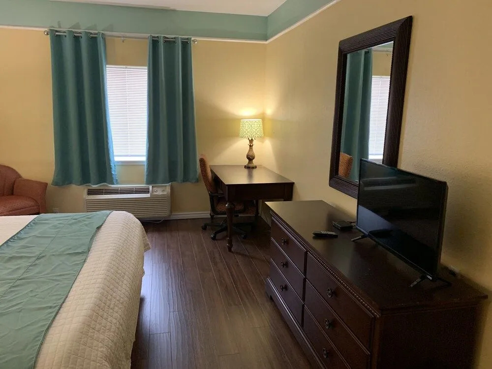 Deluxe Inn & Suites
