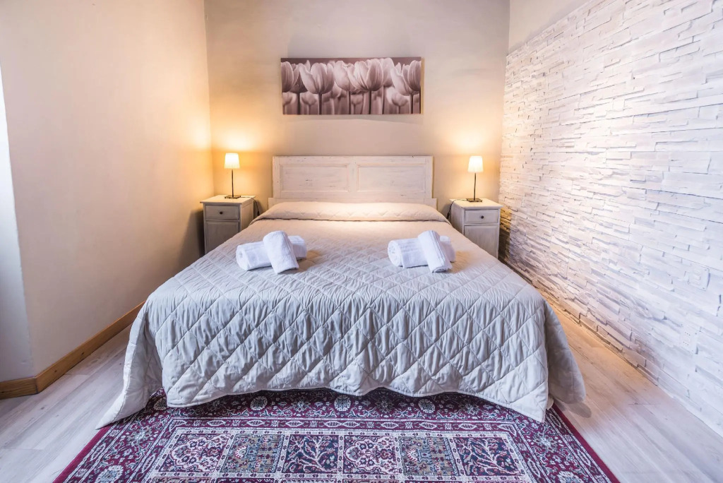 A Few Steps to The Duomo Beautiful 2BD Apt