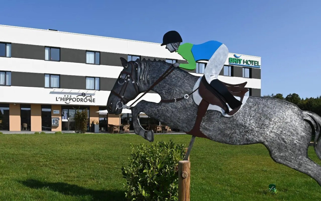Brit Hotel Ploermel - Hotel de lHippodrome