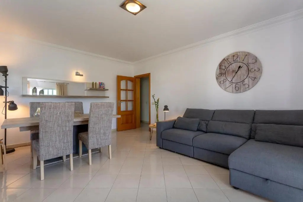 Premium T1 Apartment, Spacious, 3 min driving distance from the beach