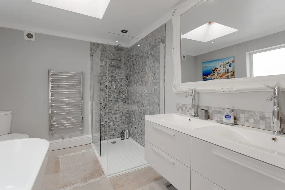 Stunning 2 Bedroom 2 Storey House in Battersea