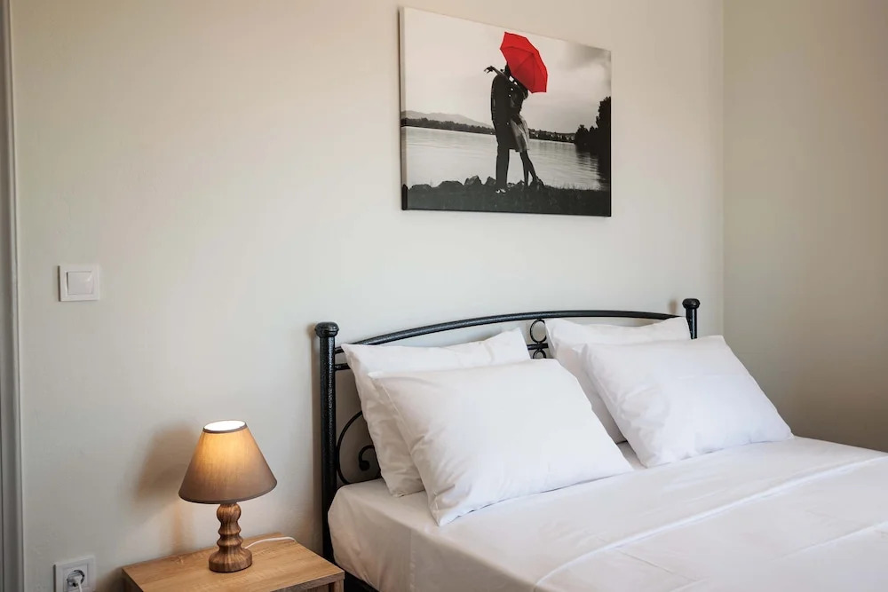 Seaview and Sunsets - Beachside Retreats