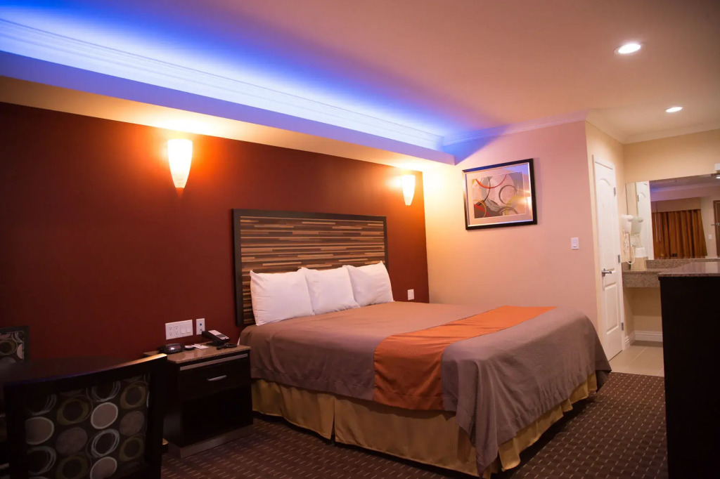 Diamond Bell Inn & Suites
